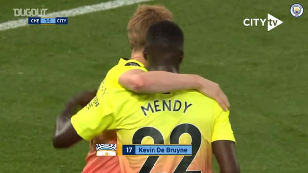 Kevin de Bruyne’s incredible free-kick against Chelsea